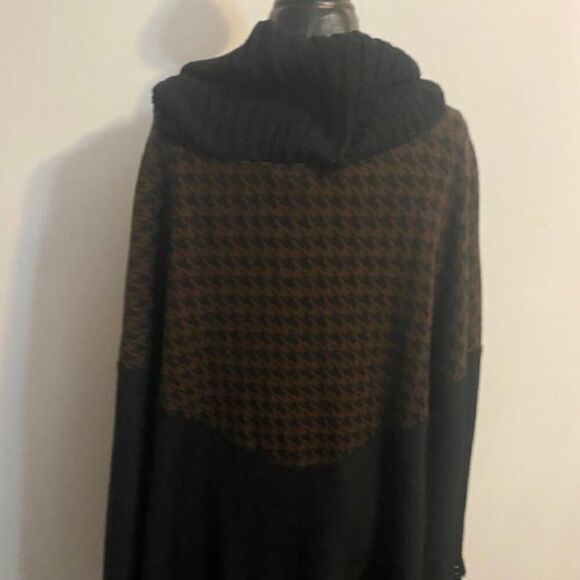 Lennie for Nina Leonard Black/Brown Houndstooth bodice cowl neck poncho, size 5X - Picture 2 of 3